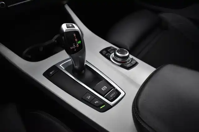 Valkoinen Maastoauto, BMW X3 – GJU-493