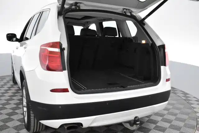 Valkoinen Maastoauto, BMW X3 – GJU-493