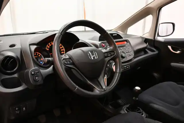 Valkoinen Viistoperä, Honda Jazz – GJV-330