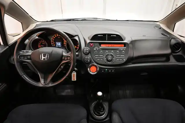 Valkoinen Viistoperä, Honda Jazz – GJV-330