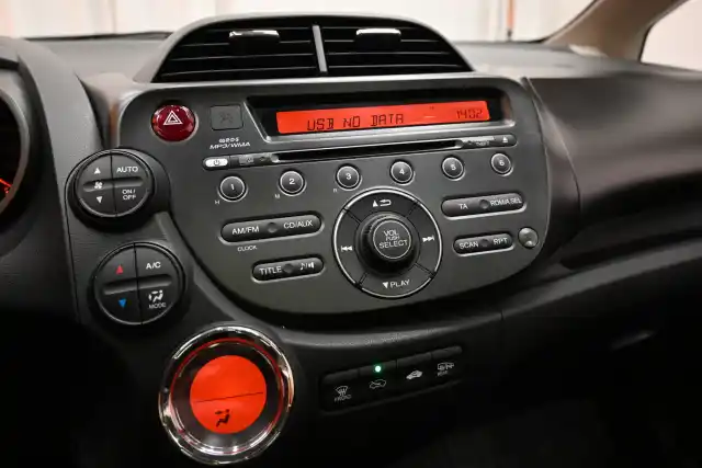 Valkoinen Viistoperä, Honda Jazz – GJV-330