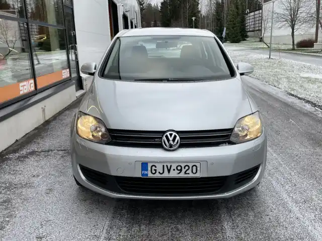 Harmaa Tila-auto, Volkswagen Golf Plus – GJV-920