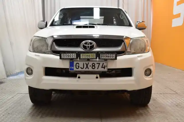Valkoinen Avolava, Toyota Hilux – GJX-874