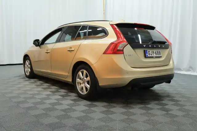 Ruskea Farmari, Volvo V60 – GJY-688