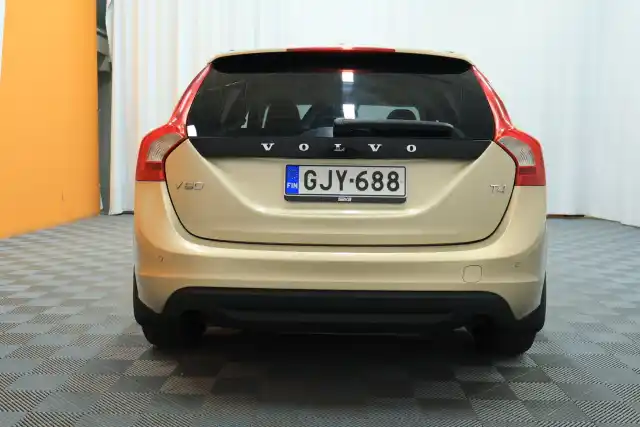 Ruskea Farmari, Volvo V60 – GJY-688