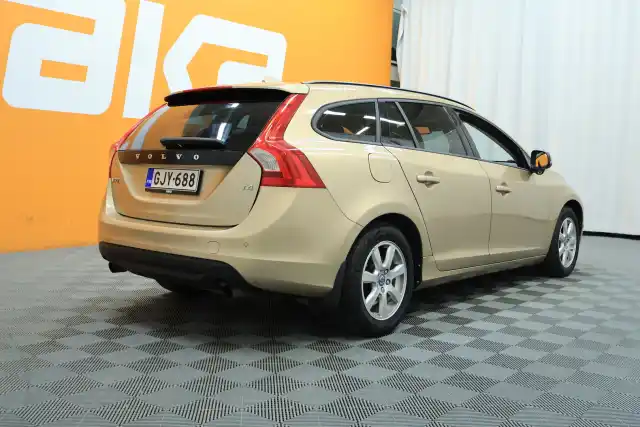 Ruskea Farmari, Volvo V60 – GJY-688