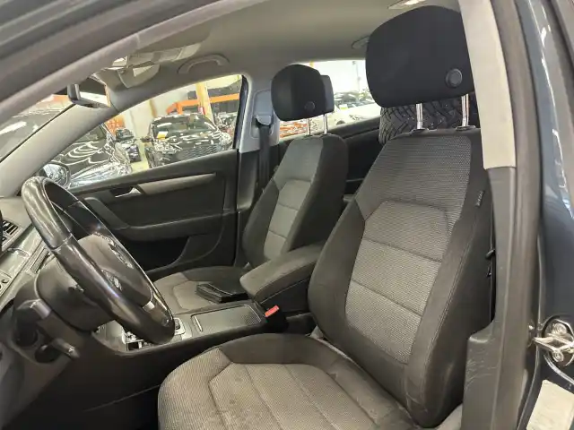 Harmaa Sedan, Volkswagen Passat – GJZ-774