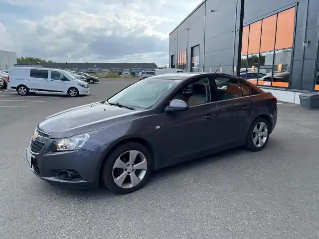 Harmaa Sedan, Chevrolet Cruze – GKA-876