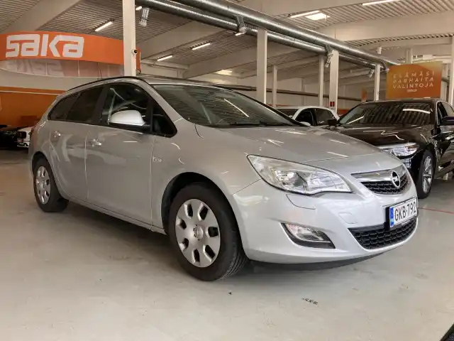 Hopea Farmari, Opel Astra – GKB-792