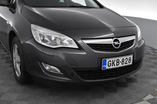 Harmaa Farmari, Opel Astra – GKB-828