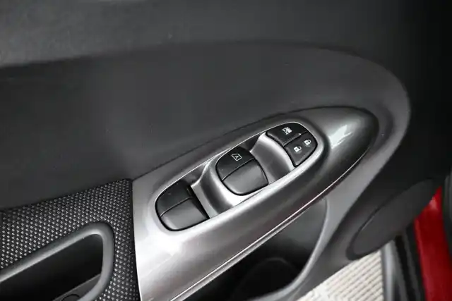Punainen Viistoperä, Nissan Juke – GKE-189