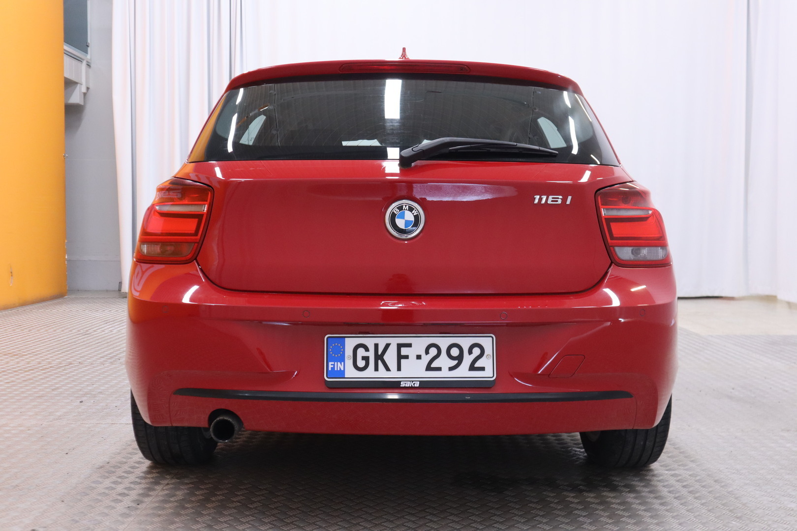 Punainen Viistoperä, BMW 116 – GKF-292