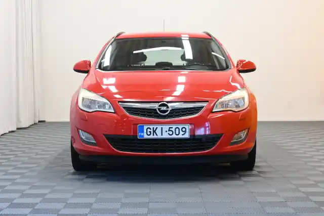 Punainen Farmari, Opel Astra – GKI-509