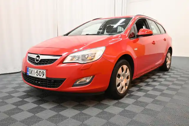 Punainen Farmari, Opel Astra – GKI-509