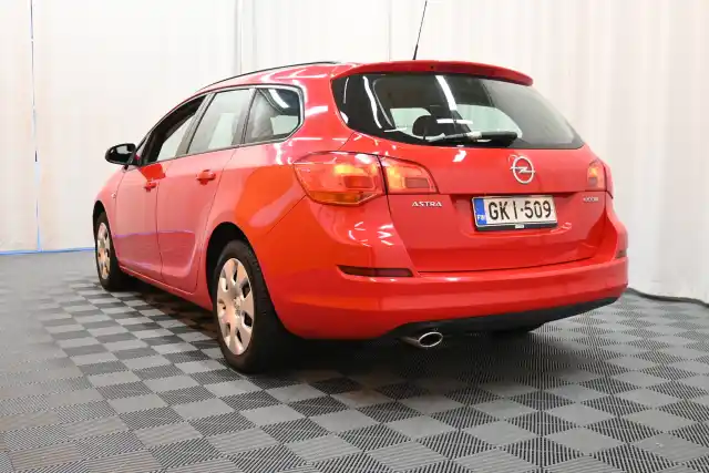 Punainen Farmari, Opel Astra – GKI-509