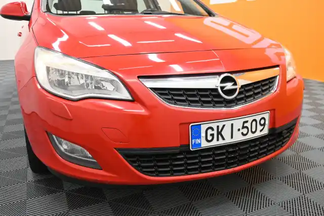 Punainen Farmari, Opel Astra – GKI-509