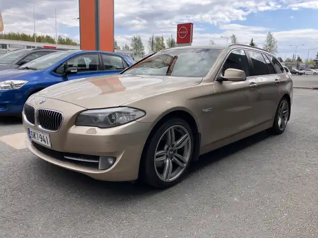 Beige Farmari, BMW 520 – GKI-941