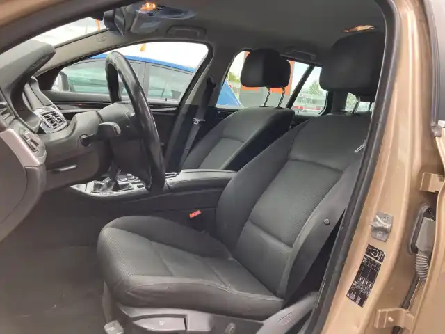 Beige Farmari, BMW 520 – GKI-941