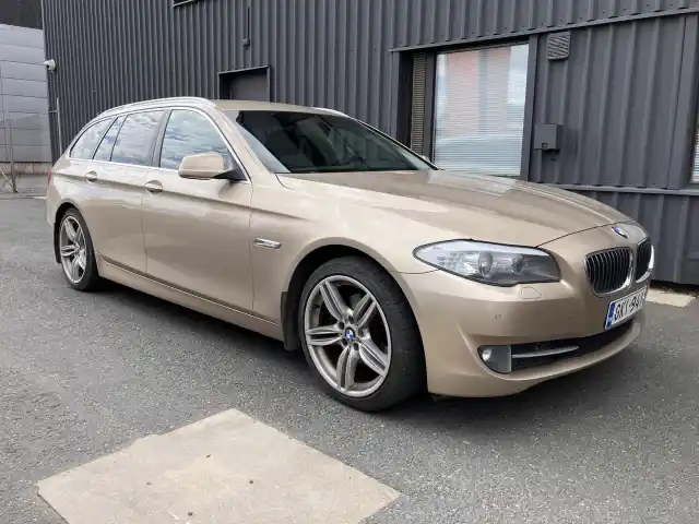 Beige Farmari, BMW 520 – GKI-941