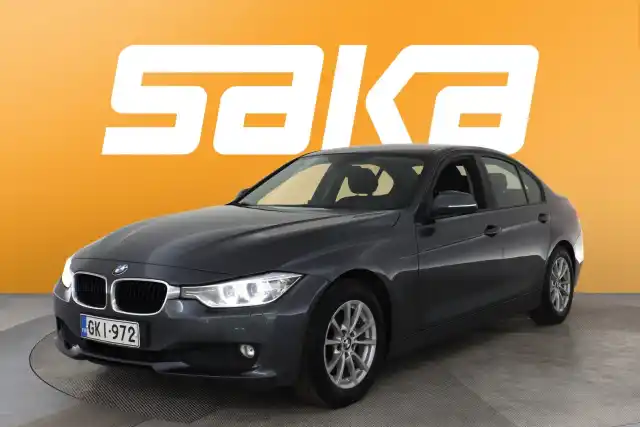 Harmaa Sedan, BMW 320 – GKI-972