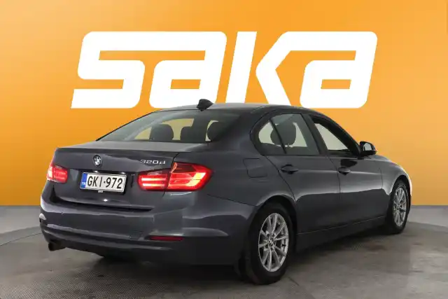 Harmaa Sedan, BMW 320 – GKI-972