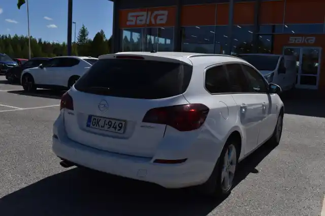 Valkoinen Farmari, Opel Astra – GKJ-949