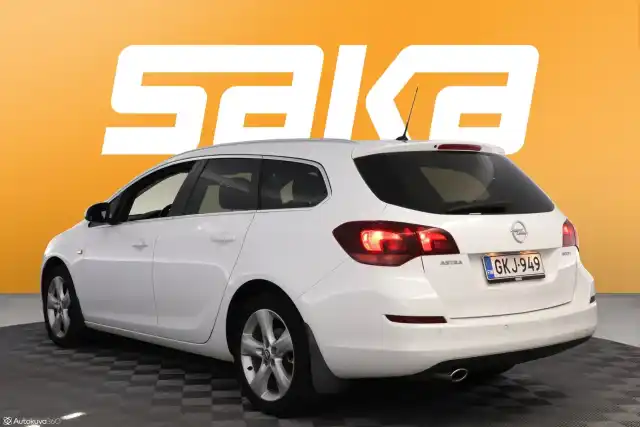 Valkoinen Farmari, Opel Astra – GKJ-949