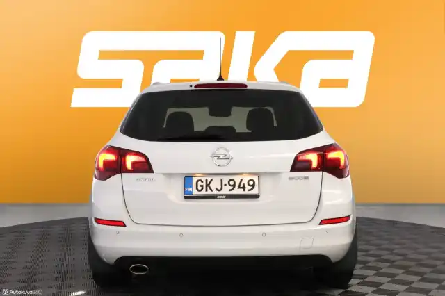 Valkoinen Farmari, Opel Astra – GKJ-949