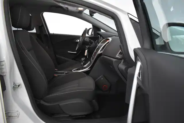 Valkoinen Farmari, Opel Astra – GKJ-949