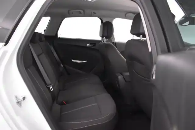 Valkoinen Farmari, Opel Astra – GKJ-949