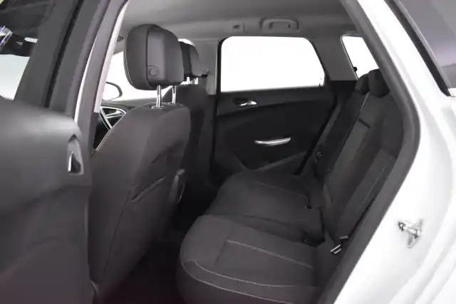 Valkoinen Farmari, Opel Astra – GKJ-949