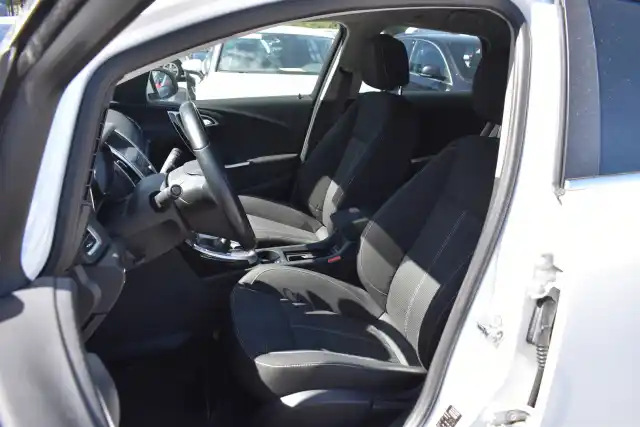 Valkoinen Farmari, Opel Astra – GKJ-949