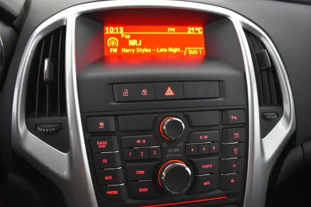 Valkoinen Farmari, Opel Astra – GKJ-949