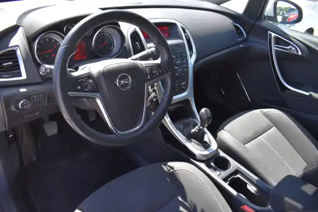 Valkoinen Farmari, Opel Astra – GKJ-949