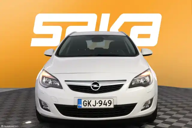 Valkoinen Farmari, Opel Astra – GKJ-949
