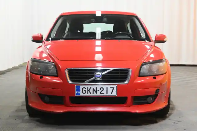 Punainen Coupe, Volvo C30 – GKN-217