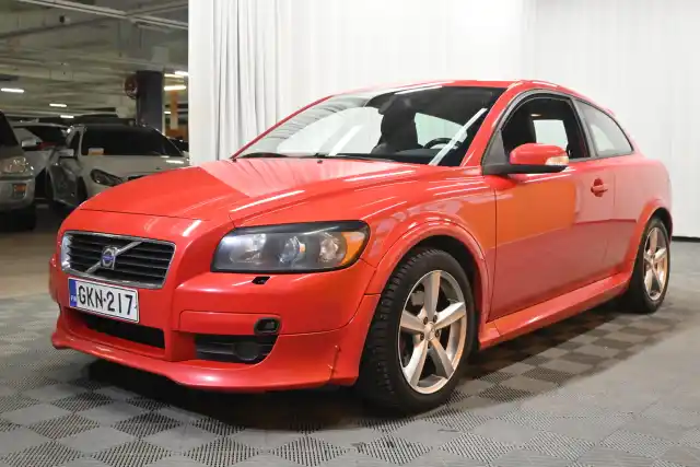 Punainen Coupe, Volvo C30 – GKN-217