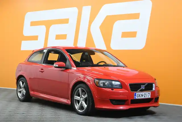 Punainen Coupe, Volvo C30 – GKN-217