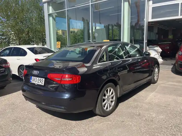 Sininen Sedan, Audi A4 – GKO-292