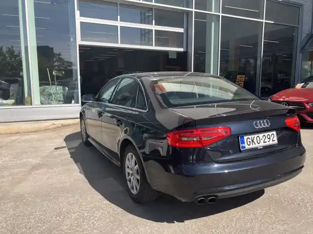 Sininen Sedan, Audi A4 – GKO-292