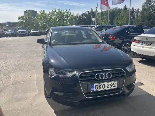 Sininen Sedan, Audi A4 – GKO-292