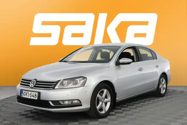 Harmaa Sedan, Volkswagen Passat – GKO-548