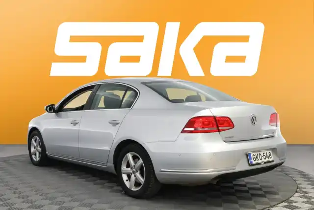 Harmaa Sedan, Volkswagen Passat – GKO-548