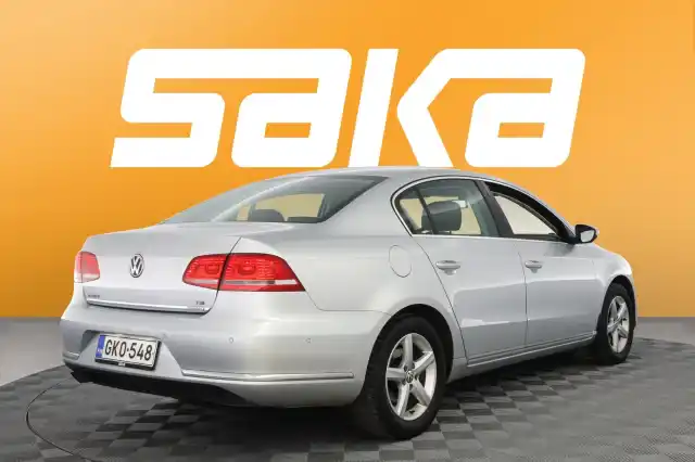 Harmaa Sedan, Volkswagen Passat – GKO-548