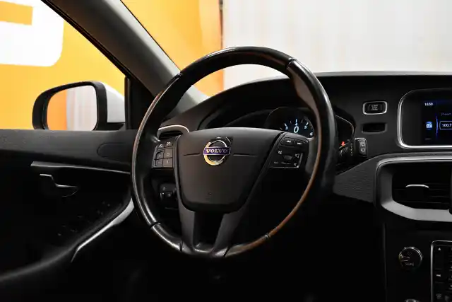 Valkoinen Viistoperä, Volvo V40 – GKP-282