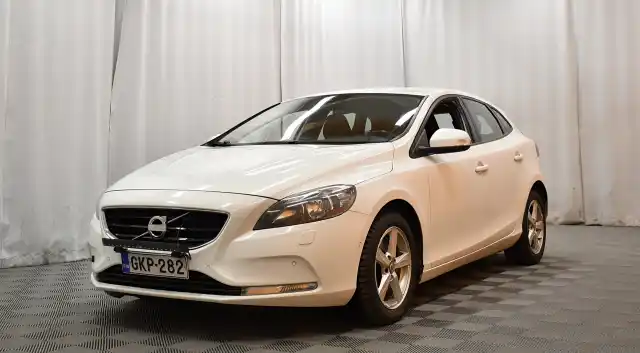 Valkoinen Viistoperä, Volvo V40 – GKP-282