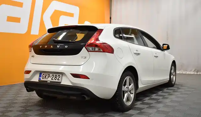 Valkoinen Viistoperä, Volvo V40 – GKP-282