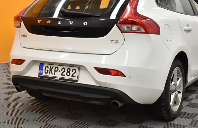 Valkoinen Viistoperä, Volvo V40 – GKP-282