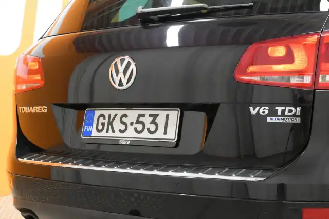 Musta Maastoauto, Volkswagen Touareg – GKS-531