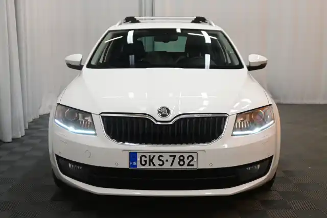 Valkoinen Farmari, Skoda Octavia – GKS-782